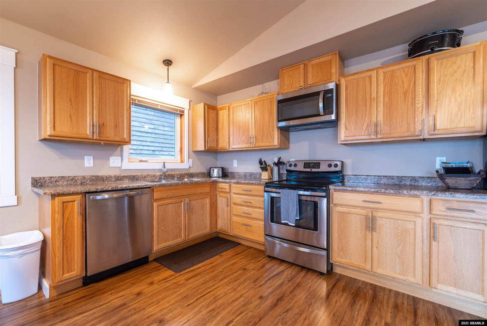 1254-1256 Water Street, Ketchikan, 99901, 5 Bedrooms Bedrooms, ,6 BathroomsBathrooms,Townhome,Residential,Water Street,25103