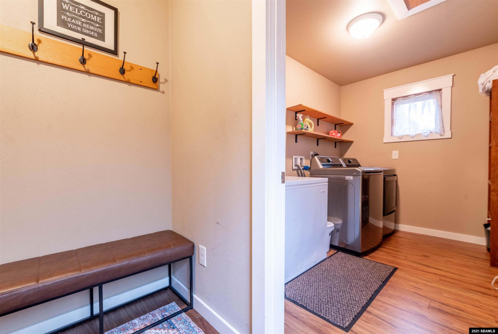 1254-1256 Water Street, Ketchikan, 99901, 5 Bedrooms Bedrooms, ,6 BathroomsBathrooms,Townhome,Residential,Water Street,25103