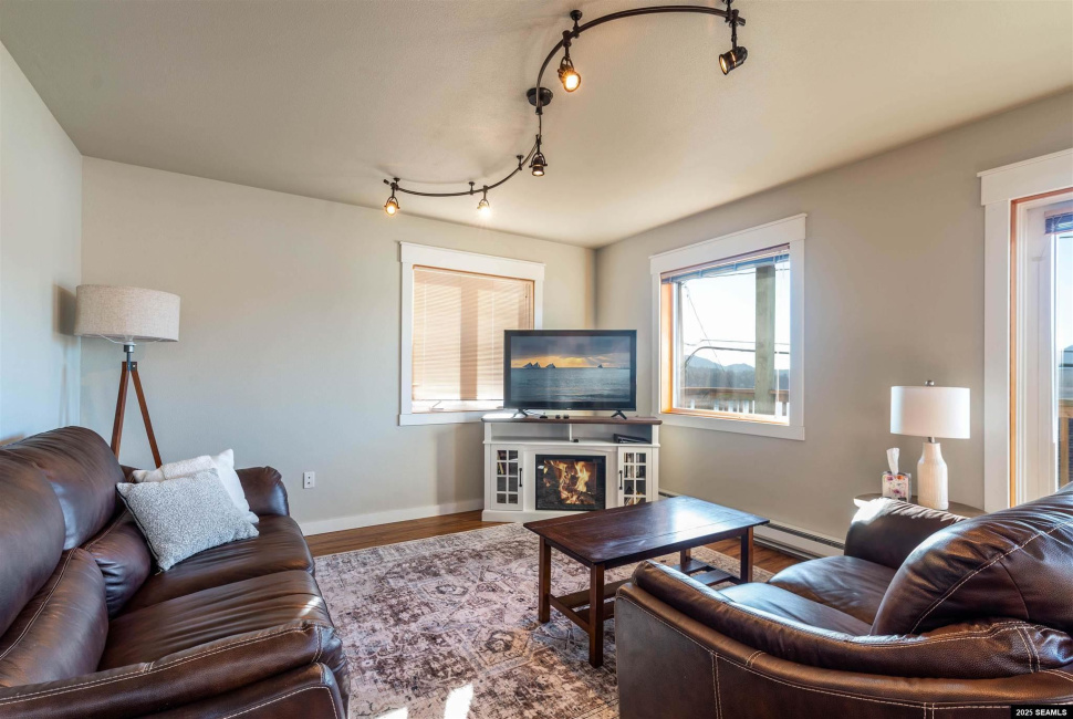 1254-1256 Water Street, Ketchikan, 99901, 5 Bedrooms Bedrooms, ,6 BathroomsBathrooms,Townhome,Residential,Water Street,25103