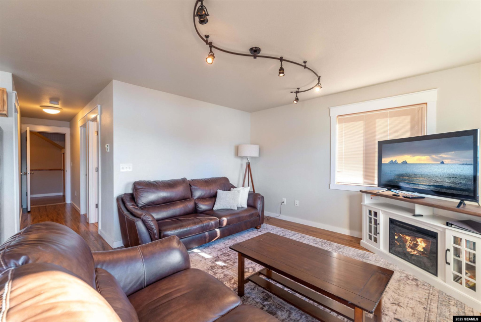 1254-1256 Water Street, Ketchikan, 99901, 5 Bedrooms Bedrooms, ,6 BathroomsBathrooms,Townhome,Residential,Water Street,25103