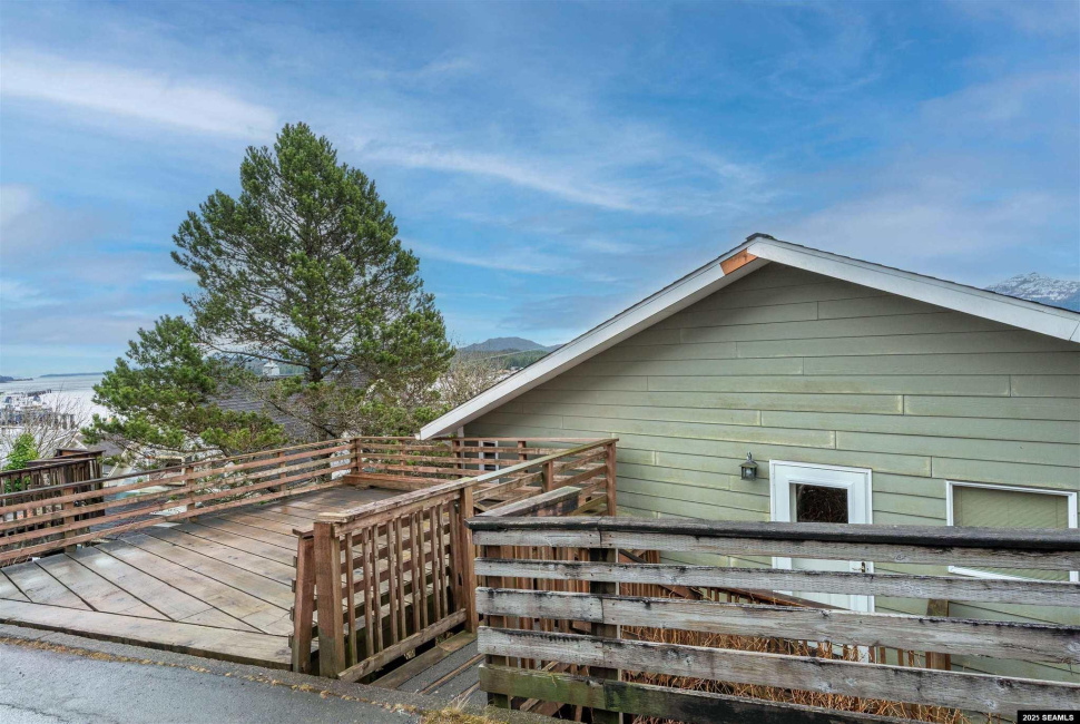 1254-1256 Water Street, Ketchikan, 99901, 5 Bedrooms Bedrooms, ,6 BathroomsBathrooms,Townhome,Residential,Water Street,25103