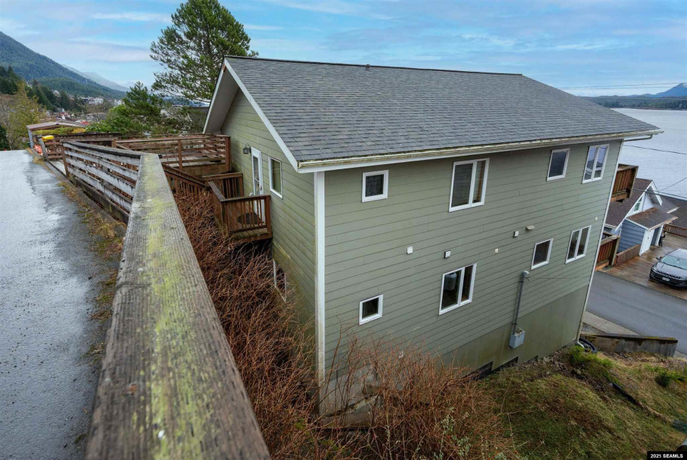 1254-1256 Water Street, Ketchikan, 99901, 5 Bedrooms Bedrooms, ,6 BathroomsBathrooms,Townhome,Residential,Water Street,25103