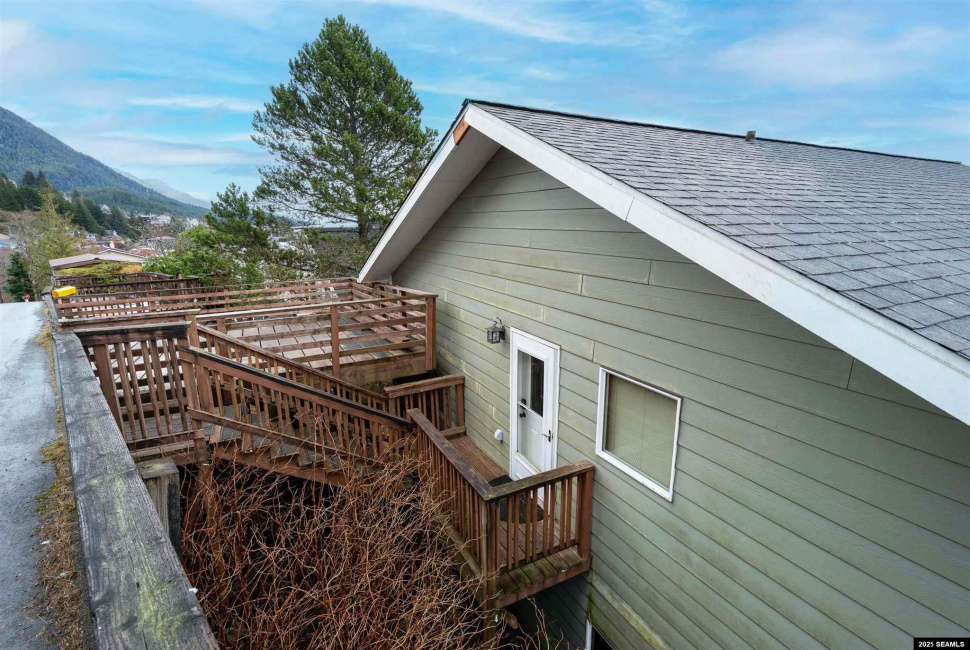 1254-1256 Water Street, Ketchikan, 99901, 5 Bedrooms Bedrooms, ,6 BathroomsBathrooms,Townhome,Residential,Water Street,25103