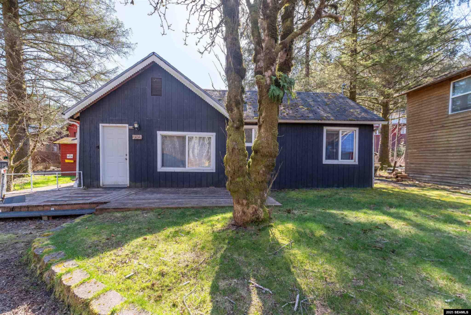 930-936 Freeman Street, Ketchikan, Alaska 99901, 0 , 0 ,0,Triplex,Multifamily,Freeman Street,0,25325