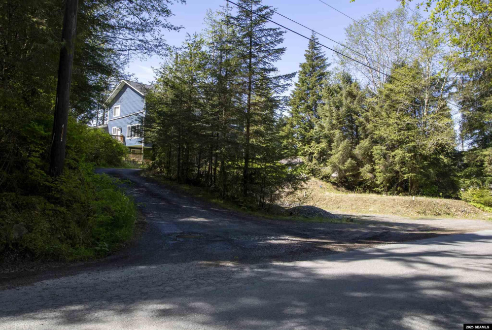 1402 Pond Reef Road, Ketchikan, 99901, 7 Bedrooms Bedrooms, ,5 BathroomsBathrooms,Single Family,Residential,Pond Reef Road,25493