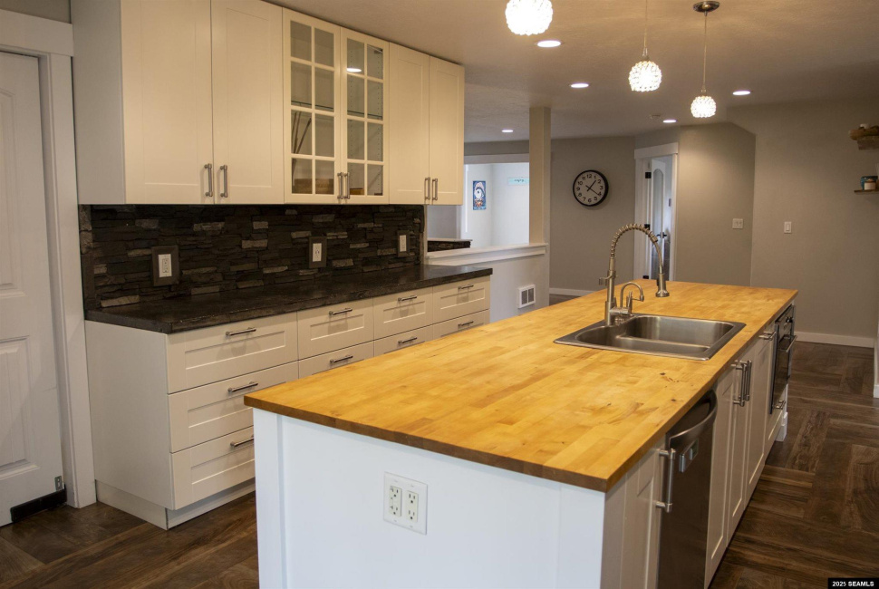 1402 Pond Reef Road, Ketchikan, 99901, 7 Bedrooms Bedrooms, ,5 BathroomsBathrooms,Single Family,Residential,Pond Reef Road,25493