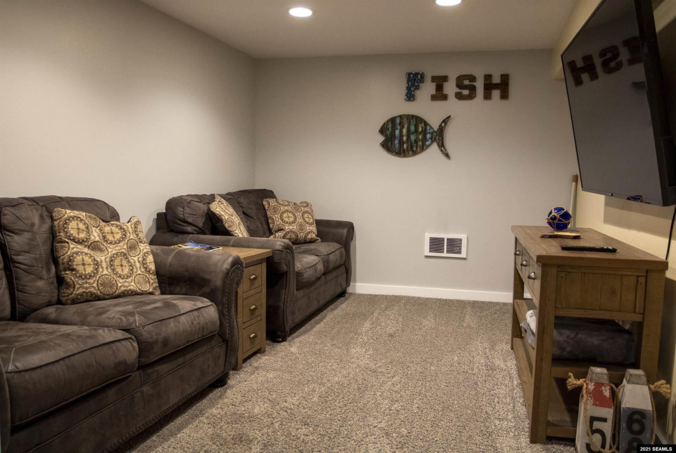 1402 Pond Reef Road, Ketchikan, 99901, 7 Bedrooms Bedrooms, ,5 BathroomsBathrooms,Single Family,Residential,Pond Reef Road,25493