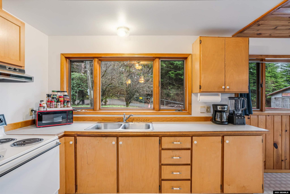 695 Sunset Drive, Ketchikan, Alaska 99901, 0 , 0 ,0,Duplex,Multifamily,Sunset Drive,0,26026