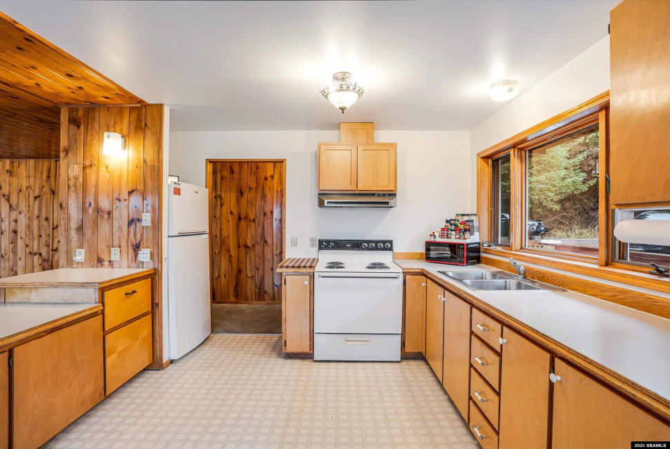 695 Sunset Drive, Ketchikan, Alaska 99901, 0 , 0 ,0,Duplex,Multifamily,Sunset Drive,0,26026