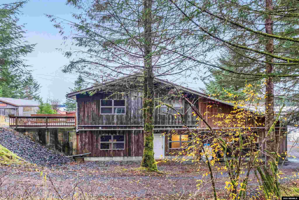 695 Sunset Drive, Ketchikan, Alaska 99901, 0 , 0 ,0,Duplex,Multifamily,Sunset Drive,0,26026