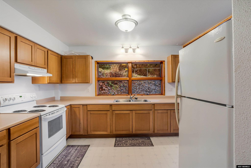 695 Sunset Drive, Ketchikan, Alaska 99901, 0 , 0 ,0,Duplex,Multifamily,Sunset Drive,0,26026