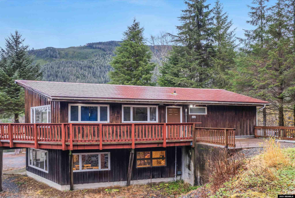 695 Sunset Drive, Ketchikan, Alaska 99901, 0 , 0 ,0,Duplex,Multifamily,Sunset Drive,0,26026