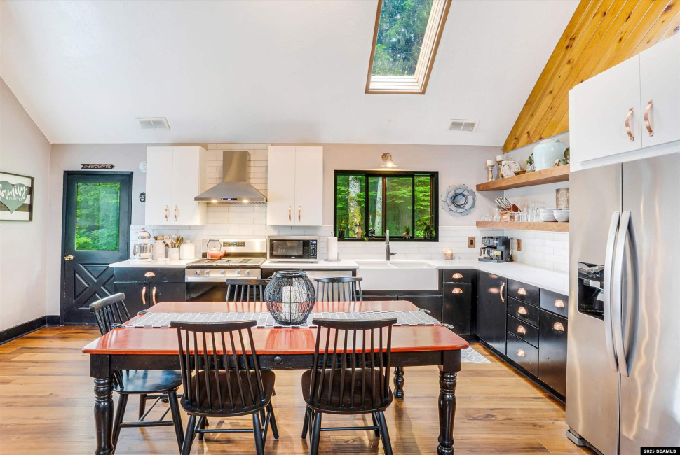 413 Higgins Court, Ketchikan, 99901, 3 Bedrooms Bedrooms, 0 ,2 BathroomsBathrooms,Single Family,Residential,Higgins Court,0,25762